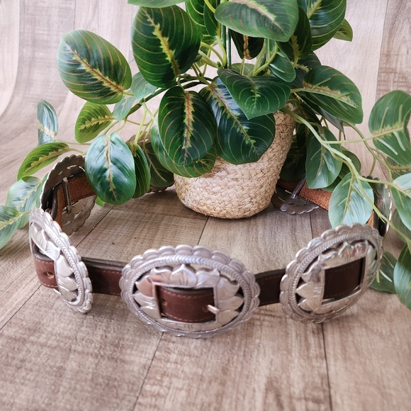 Brighton Brown Leather Sunflower Concho Belt - Picture 3 of 15